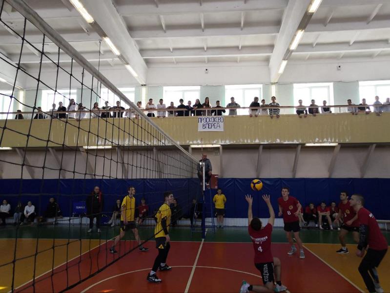 В спортивном зале Проскоковской школы состоялось первенство ДЮСШ по волейболу среди юношей